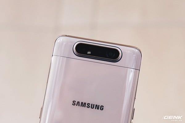 di động v24h Trên tay Samsung Galaxy A80: Camera xoay lật, màn hình "New Infinity" không tai thỏ, camera 48MP ảnh 3