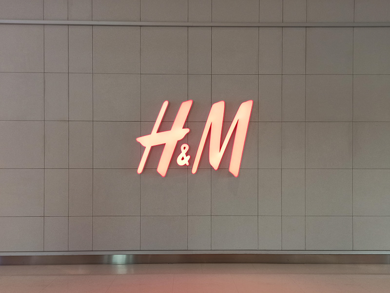 Ánh đèn H&M