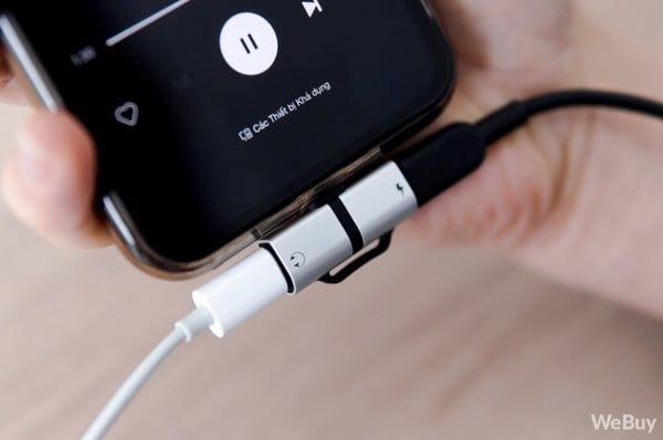 Chỉ với 50.000đ bài toán iPhone không có cổng tai nghe riêng đã được giải mã ảnh 4
